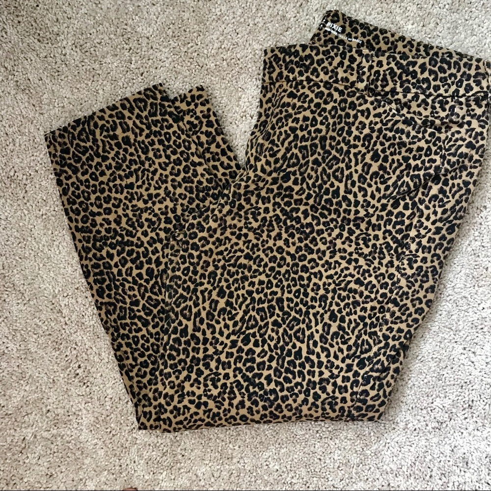 Leopard capris